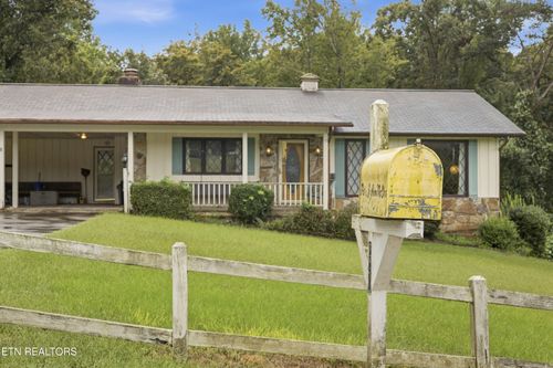 201 Leslie Dr, Harriman, TN, 37748-3955 | Card Image