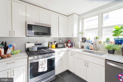 613 S Taney St, PHILADELPHIA, PA, 19146-1046 | Card Image