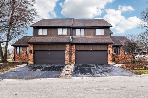 43 Creekside Cir, Elgin, IL, 60123-1212 | Card Image