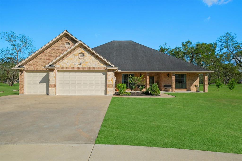 Shady Creek Dr, Wharton, TX 77488