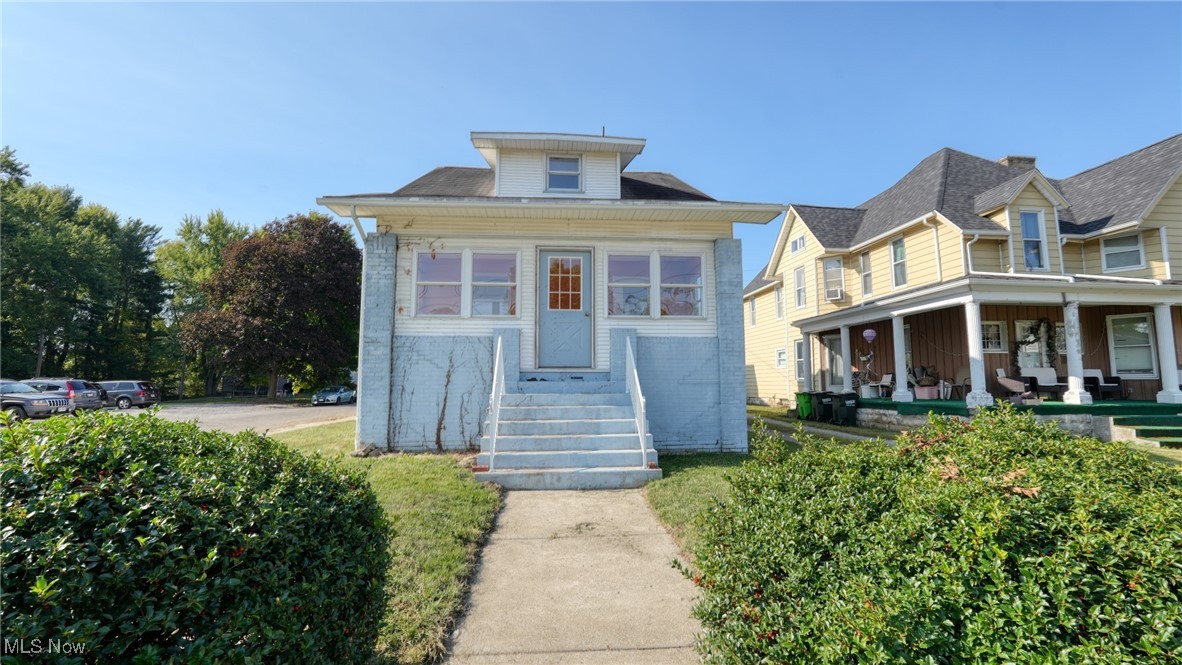 Trenton Ave, Uhrichsville, OH 44683
