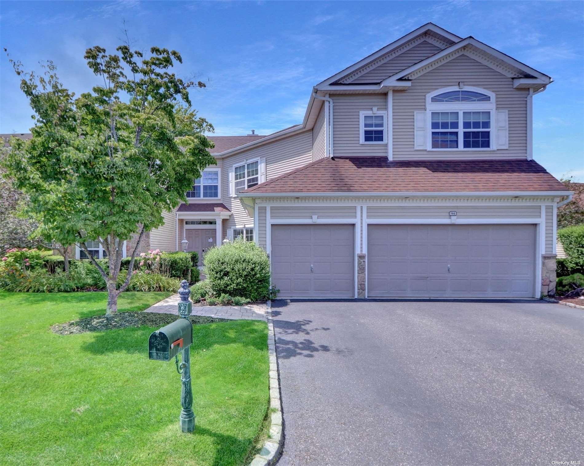 Hamlet Dr, Mount Sinai, NY 11766