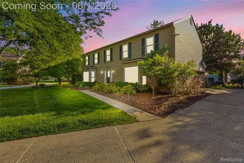 5389 Fox Ridge Cir, West Bloomfield, MI, 48322-2009 | Card Image