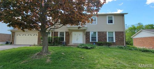 1532 Woodroyal East Dr, Chesterfield, MO, 63017-5550 | Card Image