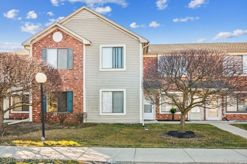 30773 Hidden Pines Ln, Roseville, MI, 48066-7308 | Card Image