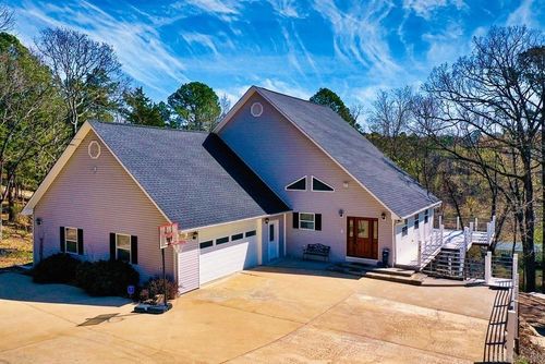 135 Wilshire Dr, Fairfield Bay, AR, 72088-2511 | Card Image