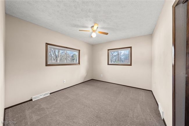 bedroom without furniture | Image 32