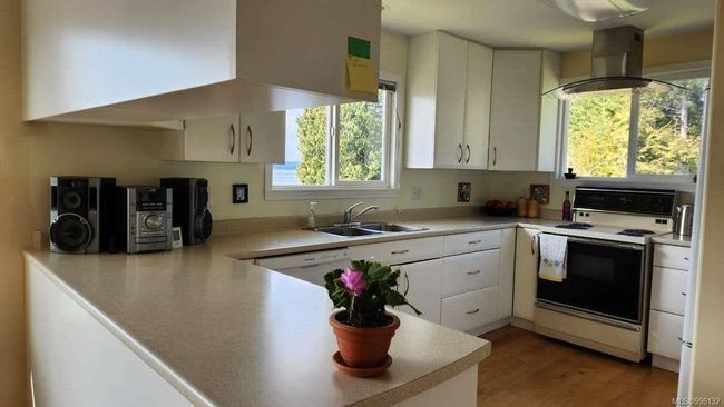 367 Pine St, House other with 3 bedrooms, 2 bathrooms and 2 parking in Alert Bay BC | Image 9