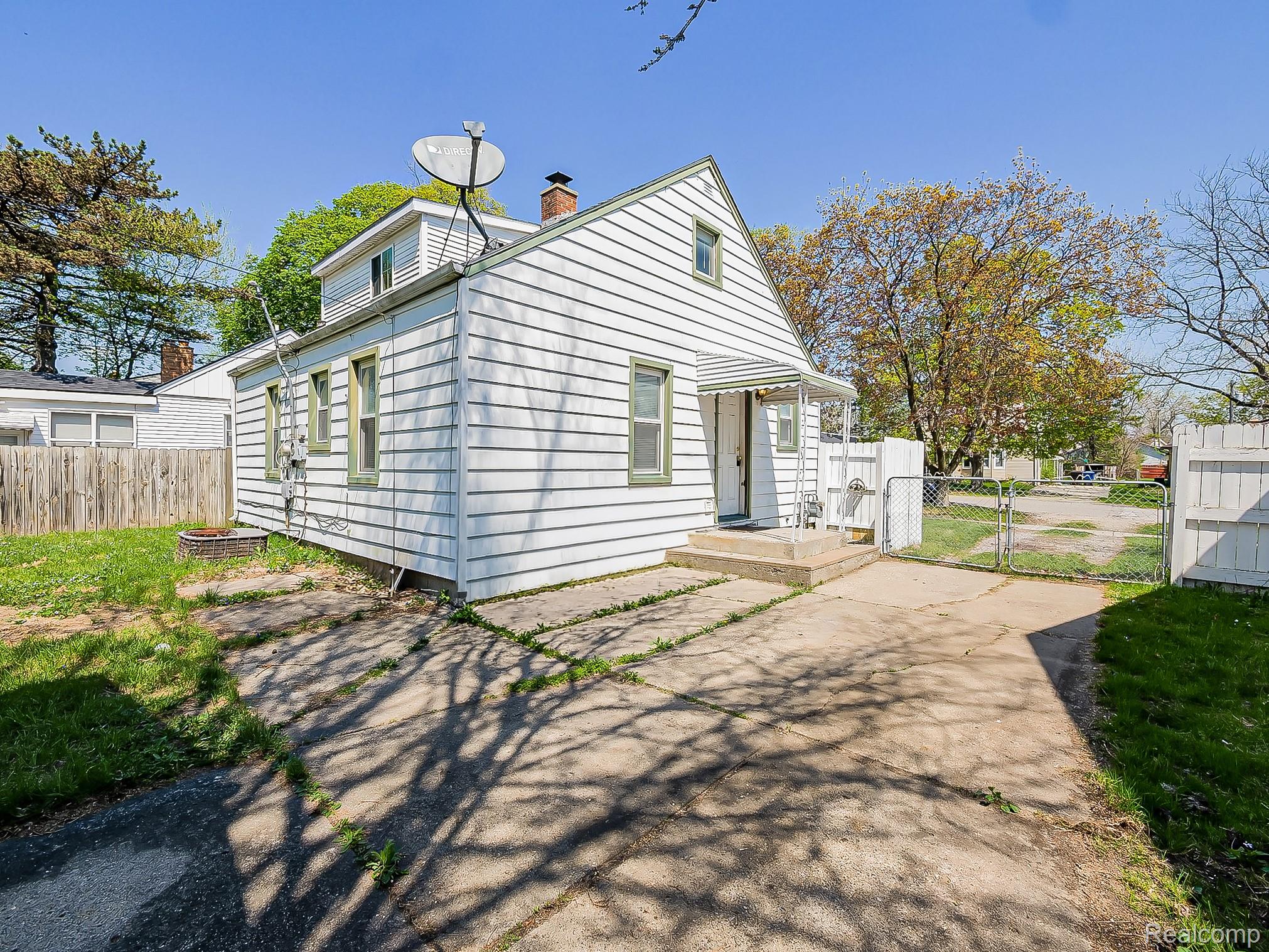 Residential in Redford Charter Township 5