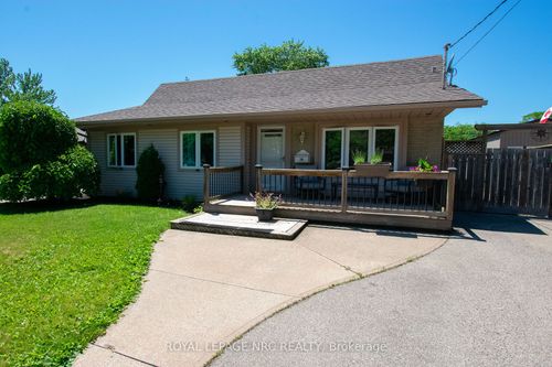 38 Carriage Rd, Saint Catharines, ON, L2P1S9 | Card Image