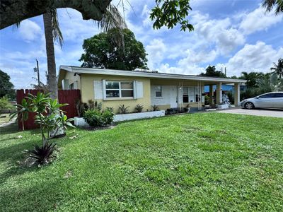 770 Nw 38th St, House other with 3 bedrooms, 2 bathrooms and null parking in Oakland Park FL | Image 3