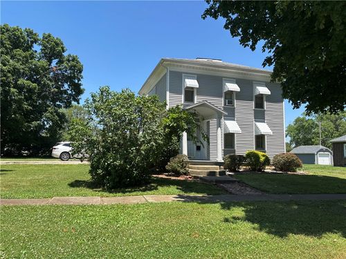 805 W Madison Ave, Altamont, IL, 62411-1319 | Card Image