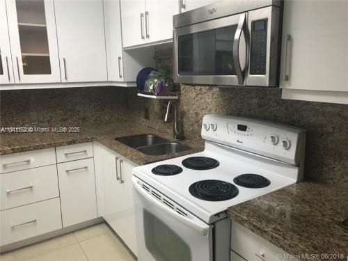 apt-219-3401 N Country Club Dr, Aventura, FL, 33180-1722 | Card Image