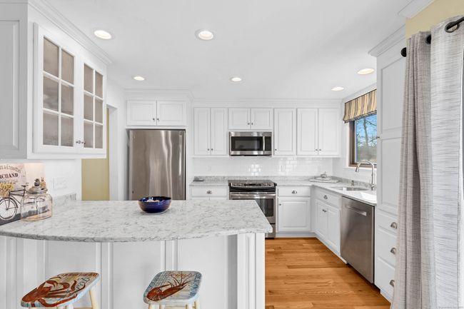 118 - 118 Sandy Point Rd, Condo with 2 bedrooms, 2 bathrooms and 2 parking in Old Saybrook CT | Image 11