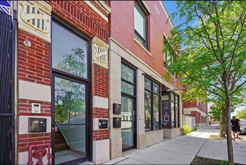 2f-3050 N Milwaukee Ave, Chicago, IL, 60618-6624 | Card Image