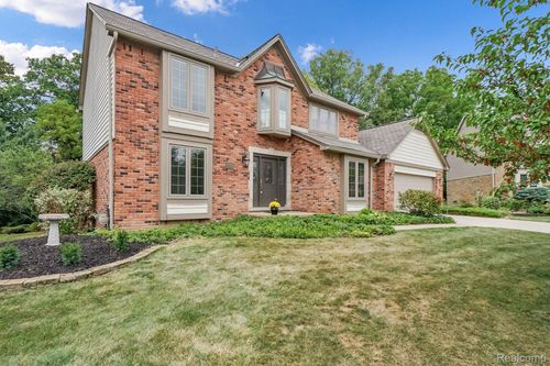 391 Silvervale Dr, Rochester Hills, MI, 48309-1101 | Card Image