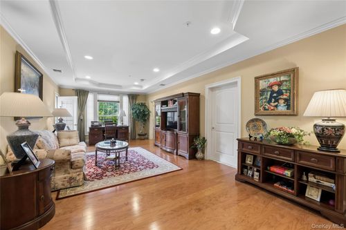 348 Trotting Ln, Westbury, NY, 11590-6616 | Card Image