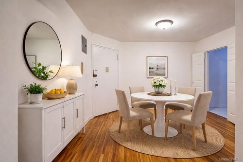 apt-5g-100-25 Queens Blvd, Forest Hills, NY, 11375-2431 | Card Image