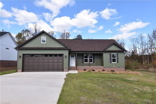 109 Farm Rd, Thomasville, NC, 27360 | Card Image