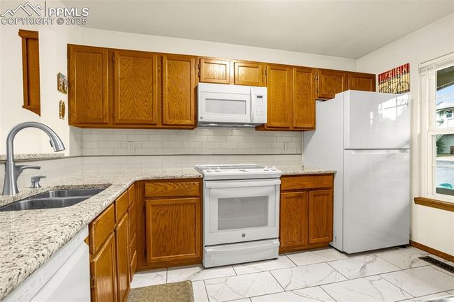 2508 Blazek Loop, Townhouse with 3 bedrooms, 4 bathrooms and 2 parking in Colorado Springs CO | Image 5