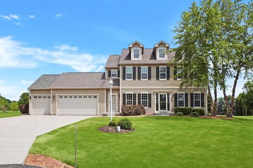 W348N5840 Snapdragon Court, Oconomowoc, WI, 53066 | Card Image