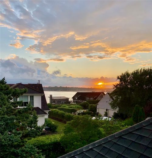 611 Wolcott Ave, Middletown, RI, 02842-5951 | Card Image