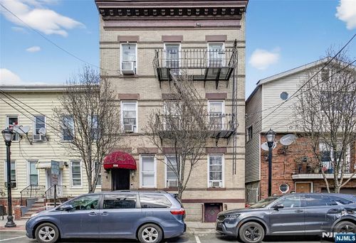 508 11th St, Union City, NJ, 07087-3049 | Card Image