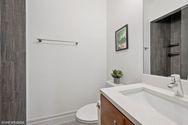 Hall bath for bedrooms 2 and 3 | Image 12