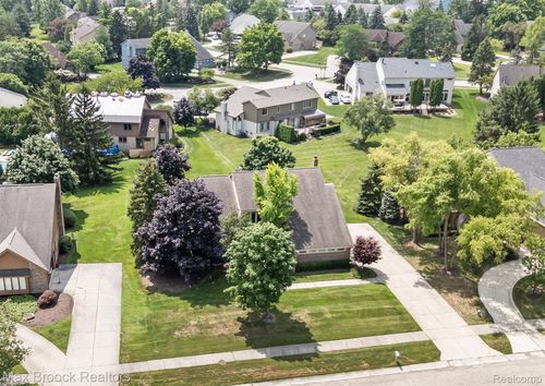 6230 Carroll Dr, West Bloomfield, MI, 48322-2226 | Card Image