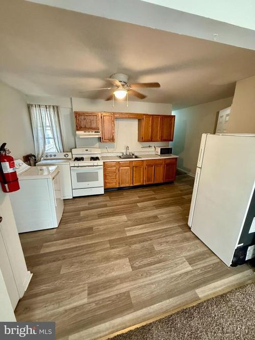 fl2-85 Jefferson St, Phillipsburg, NJ, 08865-3127 | Card Image