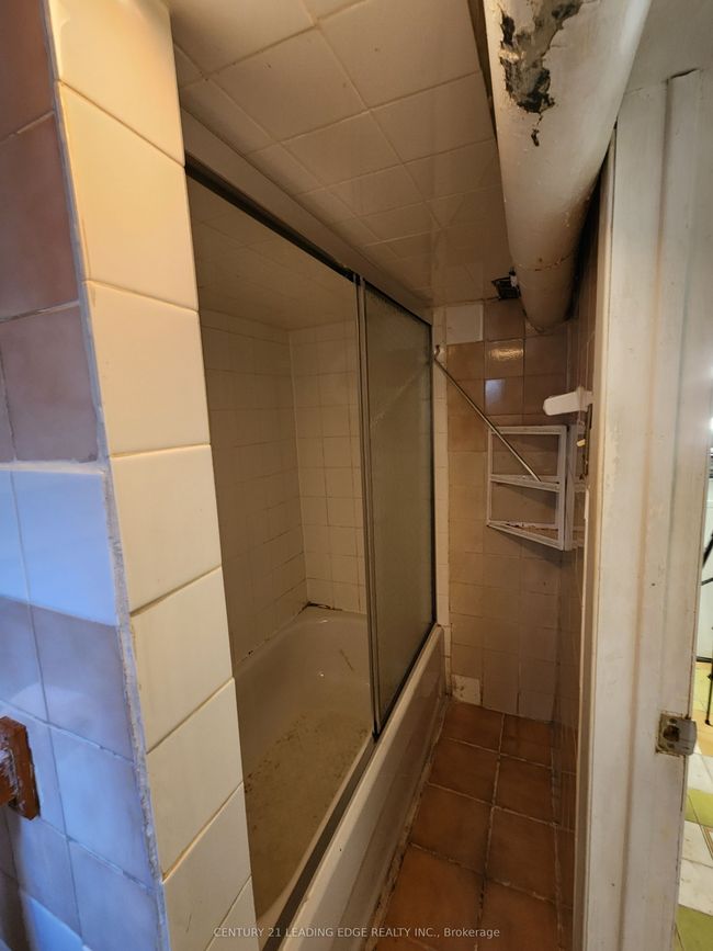 635 Coxwell Ave, House attached with 3 bedrooms, 2 bathrooms and null parking in Toronto ON | Image 32