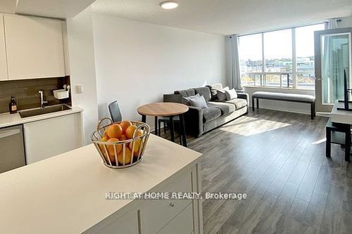 530-205 The Donway W, North York, ON, M3B3S5 | Card Image