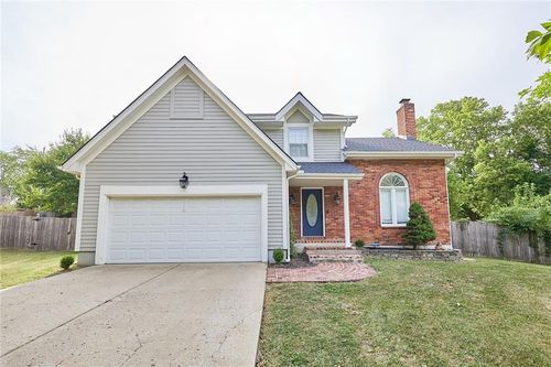 9015 Swarner Dr, Lenexa, KS, 66219-2224 | Card Image