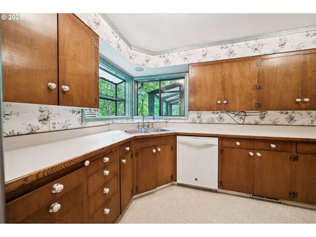 Kitchen | Image 8