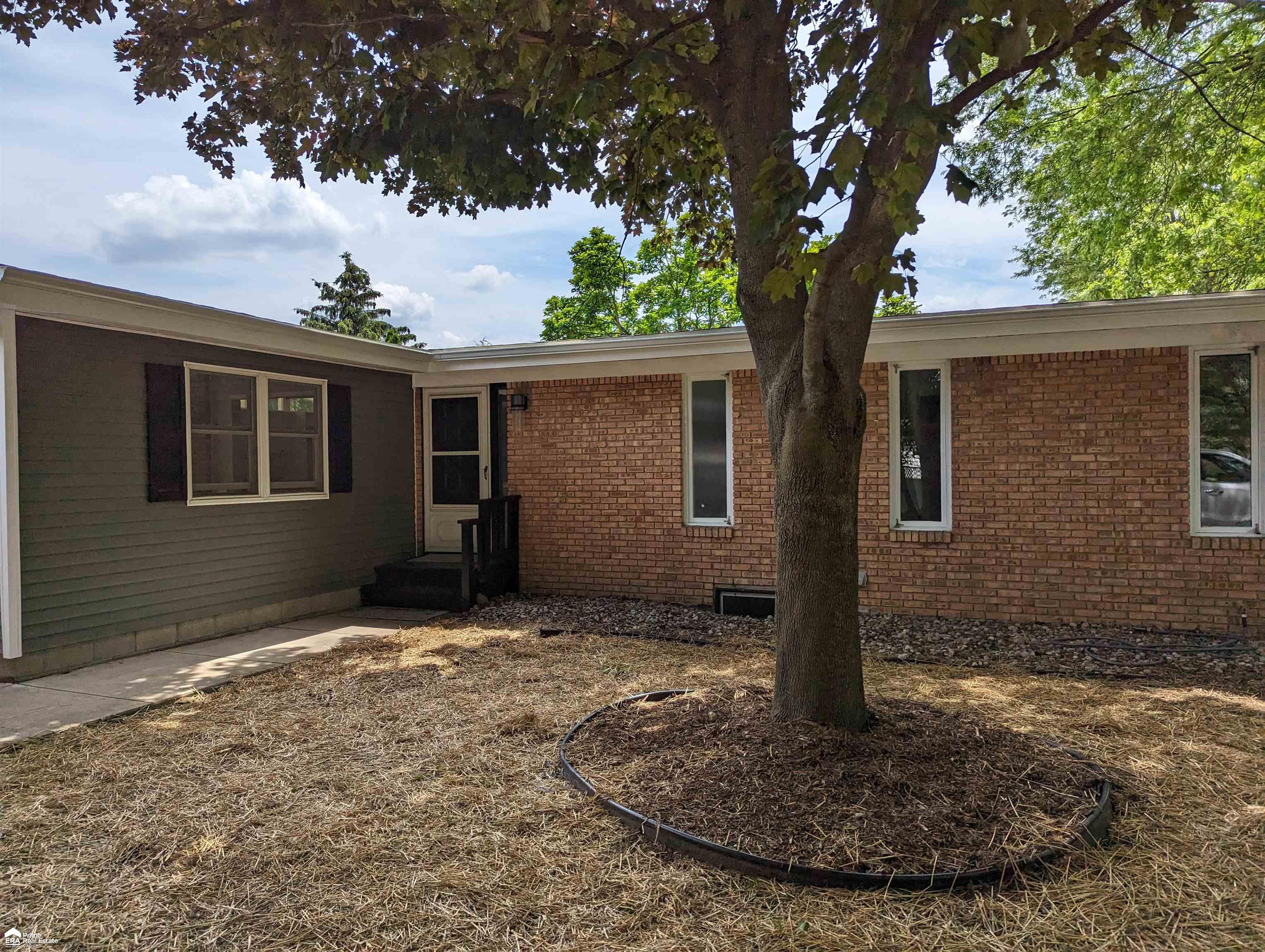 Meadow Dr, Owosso, MI 48867