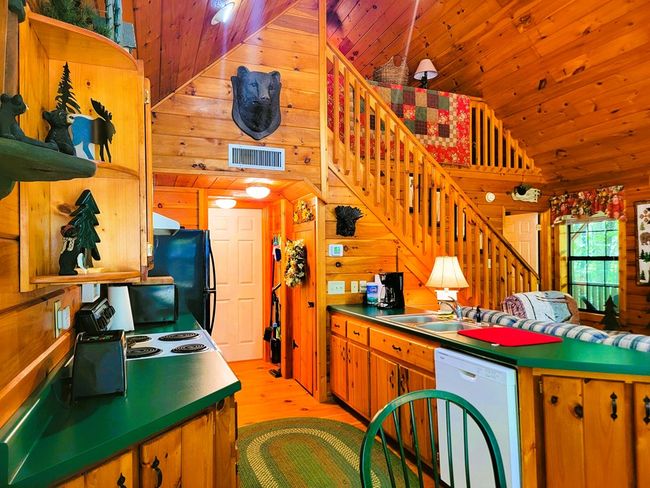 140 Treehouse Trl, Home with 2 bedrooms, 2 bathrooms and null parking in Murphy NC | Image 7