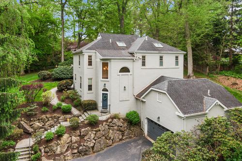 2114 Greenbrier Dr, Villanova, PA, 19085-1708 | Card Image
