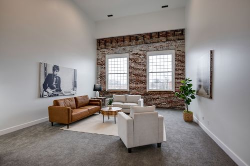 4-202 W College St, Dickson, TN, 37055-4921 | Card Image