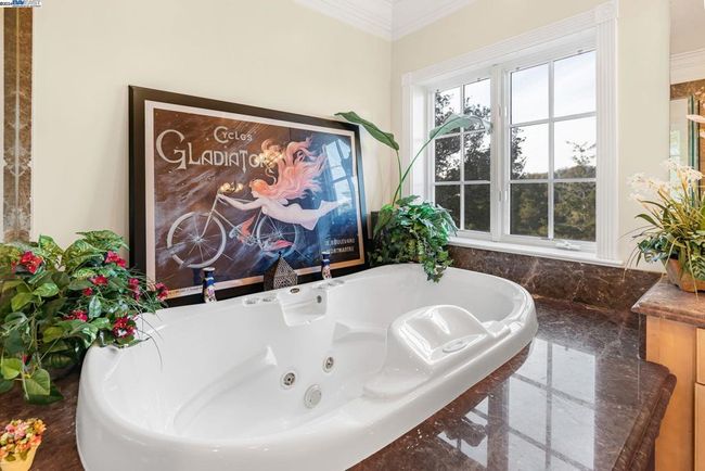 11 La Strada Ct, House other with 5 bedrooms, 5 bathrooms and 2 parking in Burlingame CA | Image 38