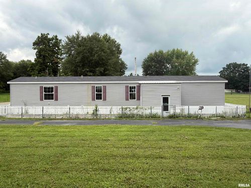 135 S Church St, Plainville, IL, 62365-1015 | Card Image