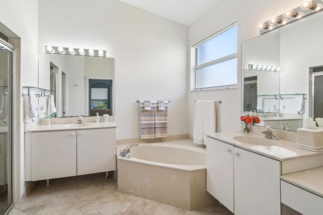 368 Nw Springview Loop, House other with 3 bedrooms, 2 bathrooms and null parking in Port St. Lucie FL | Image 16