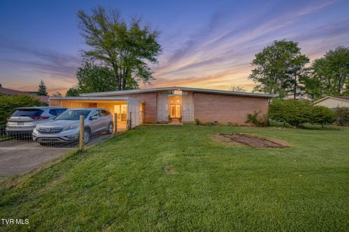 107 Wayfair Dr, Greeneville, TN, 37743-6116 | Card Image