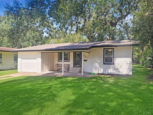 121 Wisteria St, House other with 3 bedrooms, 2 bathrooms and null parking in Lake Jackson TX | Image 22