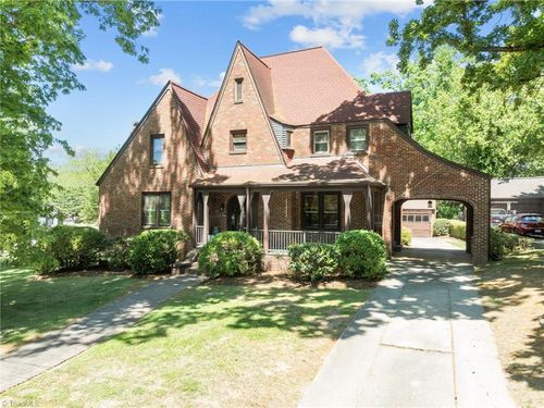 224 W Colonial Dr, Thomasville, NC, 27360-4636 | Card Image