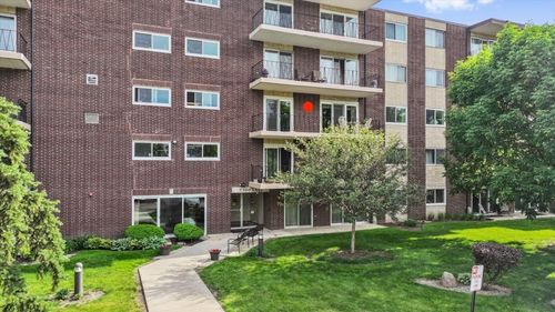 19c-5300 Walnut Ave, Downers Grove, IL, 60515-4122 | Card Image