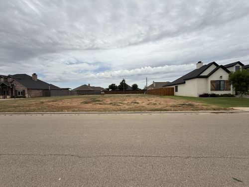 527 Avenue U, Shallowater, TX, 79363-5814 | Card Image