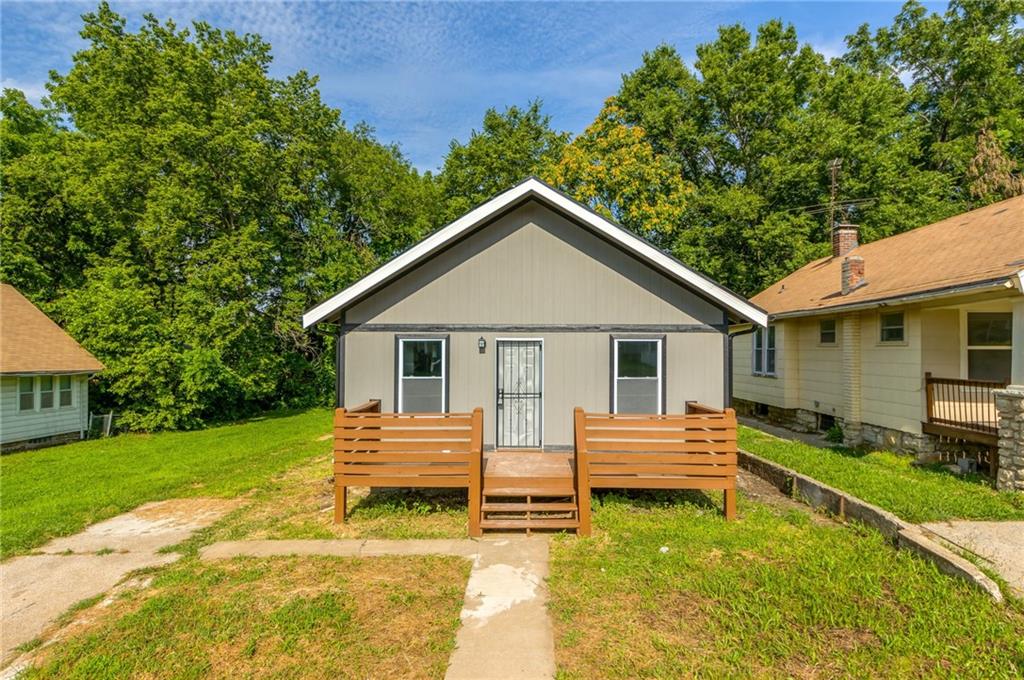 Benton Ave, Kansas City, MO 64130