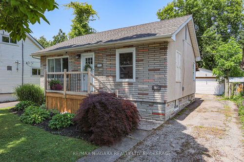 6253 Churchill St, Niagara Falls, ON, L2G2X5 | Card Image
