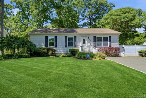 103 Hampton Ave, Mastic, NY, 11950-3819 | Card Image