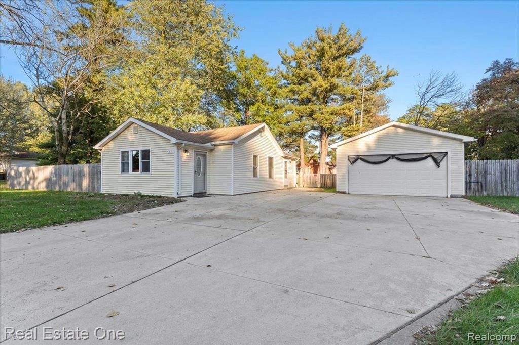 Farnum St, Romulus, MI 48174
